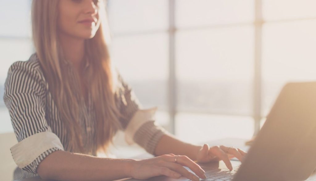 woman copywriting lap top